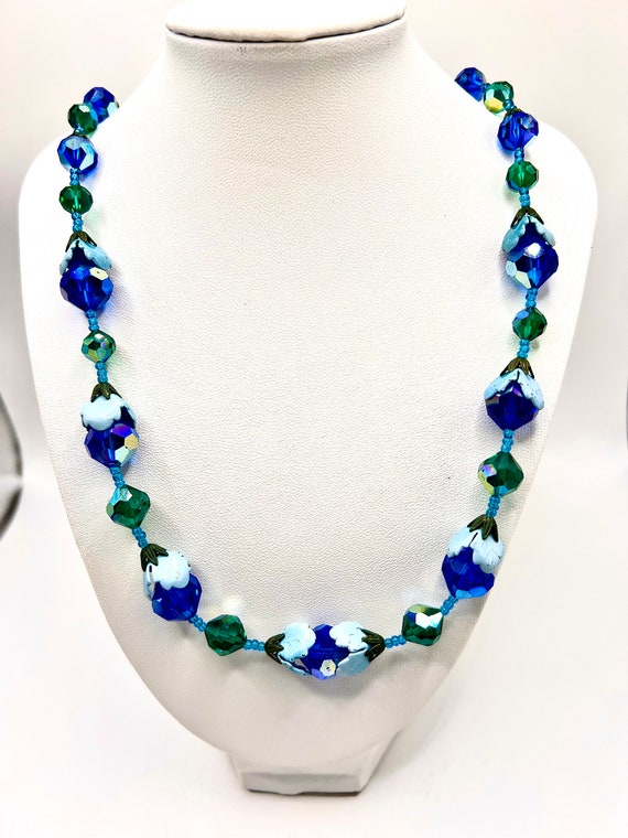 Beautiful blue & green glass bead necklace w/ blue