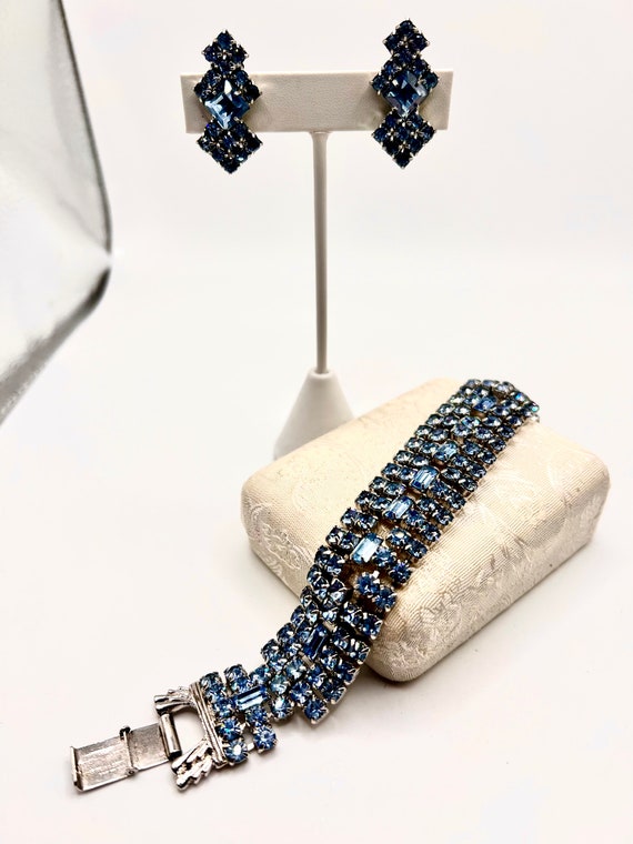 Stunning Vtg Blue Rhinestone Bracelet And Earrings