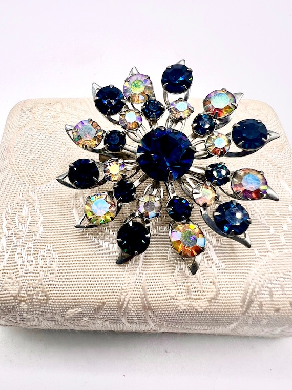 Gorgeous Vtg Blue And AB Chaton Rhinestone Brooch