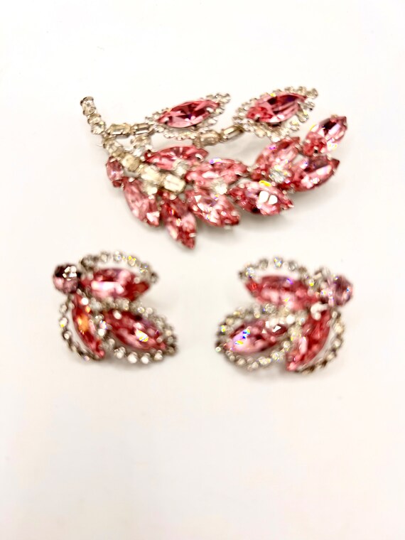 Gorgeous Vtg Weiss Pink And Clear Rhinestone Broo… - image 2