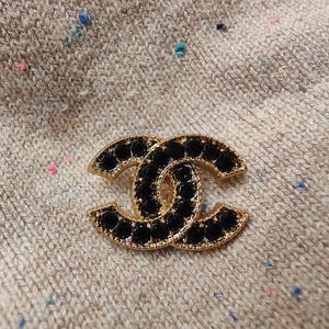 Broche fantaisie vintage en métal doré, accessoire rétro pour collectionneurs - Montres & Bijoux