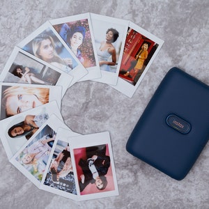 Impresiones Instax Mini de tus fotos {} Impresiones instantáneas estilo retro {} Regalo {} Regalo personalizado