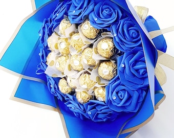 Ramo de chocolate Ferrero Rocher y Lindt con rosas: regalo de cumpleaños