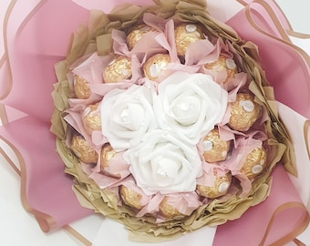 Ramo de chocolates Ferrero Rocher: regalo rosa y blanco
