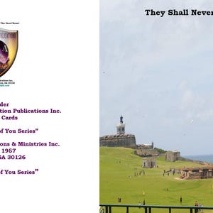 Könnte beinhalten: Eine Grußkarte mit dem Text "They Shall Never Stop Coming" über einer Küstenfestung. Die Karte enthält auch ein Logo und Informationen über den Herausgeber und die "Thinking of You Series"-Grußkarten.