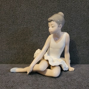 Nao By Lladro &quot;Seated Ballet&quot;