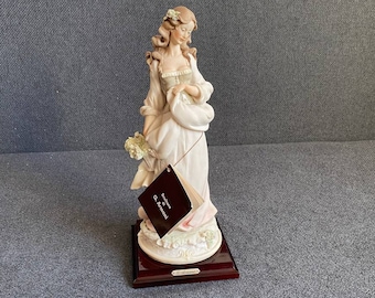 Giuseppe Armani&#39;s Capodimonte Lady with Flowers 1980 - 1985