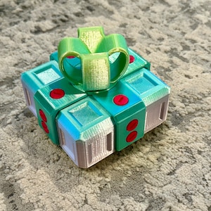 3D Printed Screw Puzzle Box: Annoying Prank Gift Box