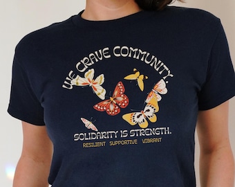 Vi längtar efter gemenskapströja: 90-tals kort t-shirt Solidaritet är styrka Fjärilar