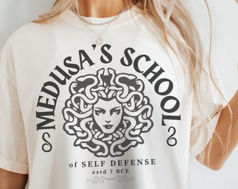 Camiseta de la Escuela de Autodefensa Medusa - Mitología Griega - Colores Cómodos