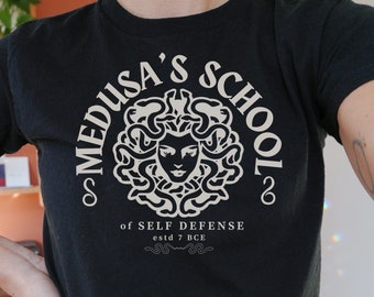 T-shirt bébé Medusa Y2K mythologie grecque, École de Medusa pour chemise d'autodéfense, Light Academia Mythologie grecque féministe Dark Academia Gorgon