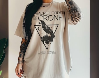 Camiseta de la Bruja Colores Confortables Orden Sagrada de la Bruja Diosa Oscura Morrigan Camiseta de Baba Yaga Kali Camiseta de la Bruja Cuervo La Edad Es Poder Cerridwen