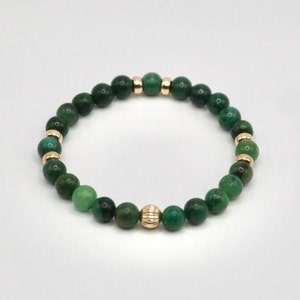 Groene jade en 14 kt massief goud | Helende edelsteen energiekristal | Stretcharmband met kralen van 6 mm | Mode- en wellnesscadeau van hoge kwaliteit