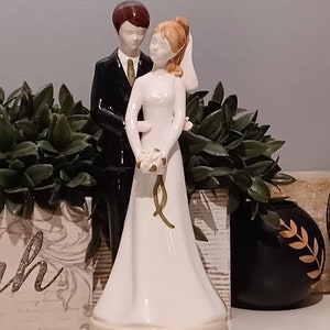 Vintage Russ Berrie Co Wedding Bride Groom Statue Figurine Ceramic, Porcelain cake topper, decor or Gift