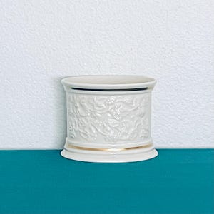 Lenox Embossed Ivory Porcelain Decorative Pot/Container With 24K Gold Trim