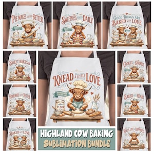 Peut inclure: Une collection de tabliers blancs illustrés de vaches Highland en train de cuisiner. Chaque tablier présente un personnage de vache différent avec des ustensiles de pâtisserie, de la farine et des pâtes, accompagnés de phrases comme Knead a Little Love.