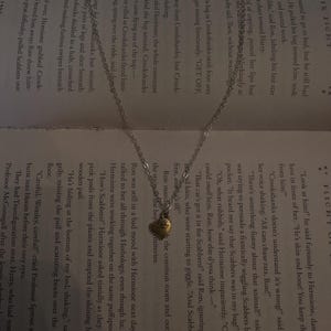 Gold heart pendant necklace