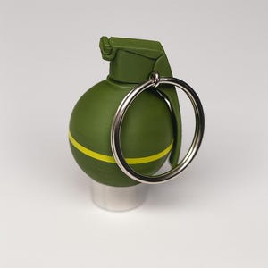 CS:GO / CS2 Granaten Schlüsselanhänger | Gaming Fanartikel – Geschenk für Gamer und FPS-Fans