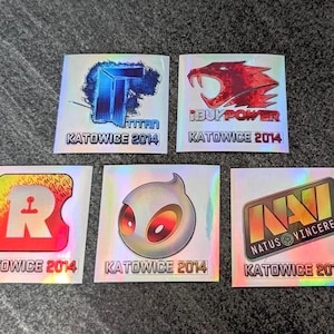 CS2 / CS:GO Katowice 2014 Holo Sticker Set | 5 legendäre Gaming-Aufkleber – Geschenk für Gamer & eSports-Fans