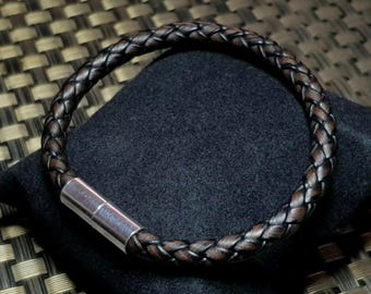Braunes Lederarmband mit Silberfarbenem Magnetverschluss | Unisex verstellbare Armbanduhr