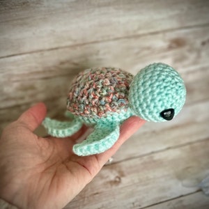 Virkad Sköldpadda Nappspänne & Napphållare – 100 % Bomull Baby Presentset