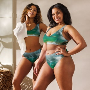 Upcycling Bikini in grün mit Wellenmuster von hoch taillierter Damen Bikinihose