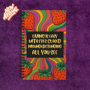 NEUES NOTEBOOK! | Psychedelische Beatles-Zeitschrift | Erdbeerfelder Briefpapier | 70er Jahre Rock Lyrik Noten | Abgefahrenes Hippie Geschenk
