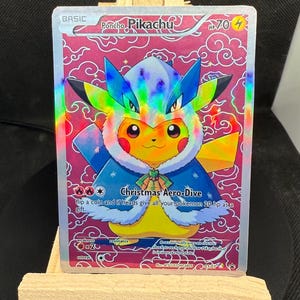 Carta Pokémon Custom - Poncho Pikachu Natale - Holo Brillante - Fan Art - Idea Regalo per Collezionisti