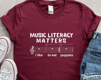 Muziekgeletterdheid is belangrijk Ik eet graag puppy's Shirt, shirts voor muzikant, cadeau voor muziekliefhebber, shirt muziekleraar, trendshirt, shirt muzikant
