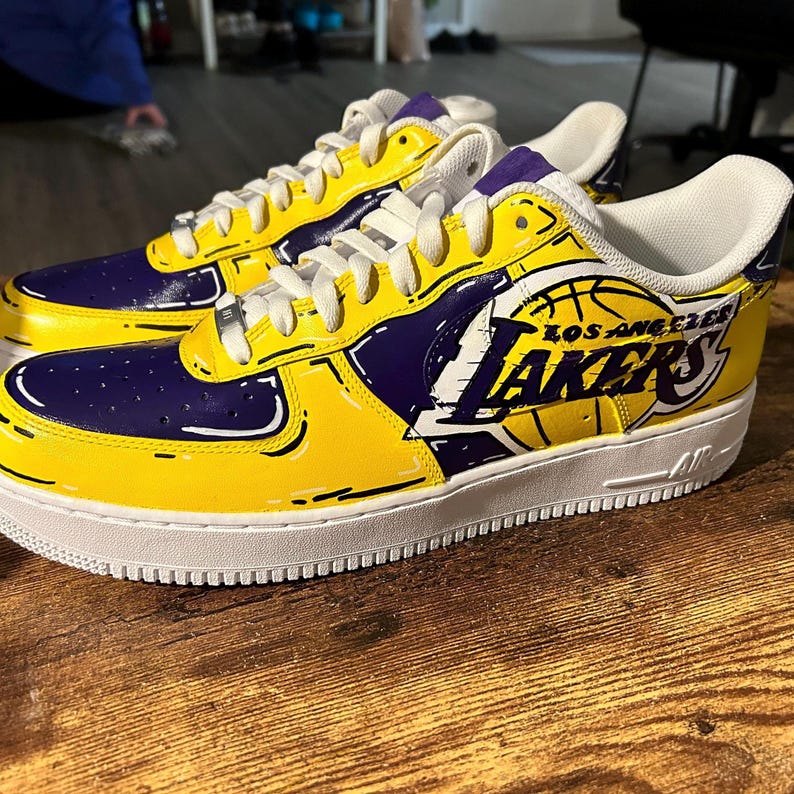 Custom Hand Painted Sports AF1 - Unique Handpainted Sneakers - Made to Order - Colors Customizable - Sports Team Merch - Streetwear Fashion Extra Extra Detail