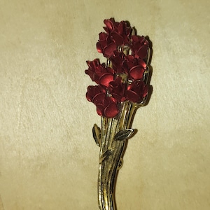 1 Dozen Red Roses, vintage Danbury Mint brooch pin, gold tone
