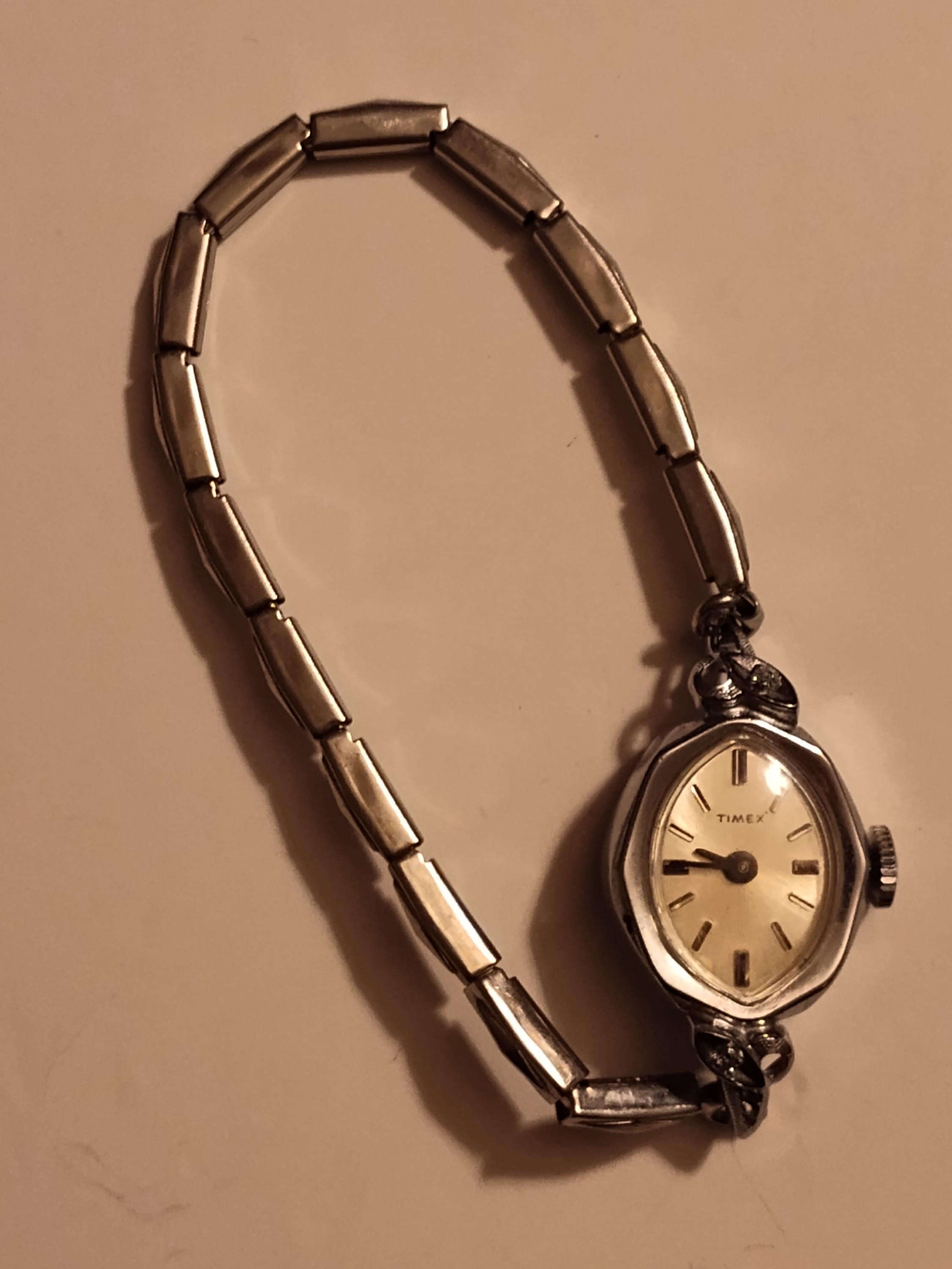Timex CHR Bezel, Vintage Woman