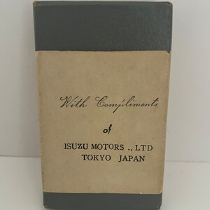 Bloc de notas vintage MUY RARO con estuche original + papel + lápiz. En caja original. "Con felicitaciones de Isuzu Motors .. LTD Tokio Japón".