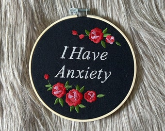 I Have Anxiety Embroidery Hoop, Lustige Mentale Gesundheit Wandkunst, Relatable Home Decor, Floral Self Care Geschenk, 6-Zoll-Wandbehang