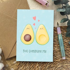 You Complete Me-kaart voor koppels | A6 kawaii-wenskaart voor jubileum, schattige kawaii-avocado | Kaart voor koppels voor haar, kaart voor beste vriend voor hem