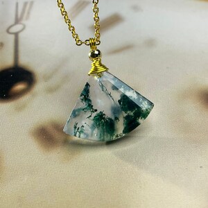 Natural moss agate pendant. 18K gold-plated necklace. Healing Pendant . gift for her