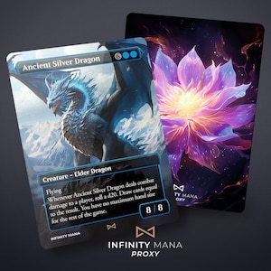 Peut inclure: Une carte de jeu de fantasy représentant un dragon bleu et argenté sur un fond blanc. Le texte de la carte indique "Ancient Silver Dragon" et "Volant. Chaque fois que le Dragon d'Argent Antique inflige des dégâts de combat à un joueur, lancez un d20. Piochez un nombre de cartes égal au résultat. Vous n'avez pas de limite de main pour le reste de la partie." La carte a une force et une endurance de 8/8.