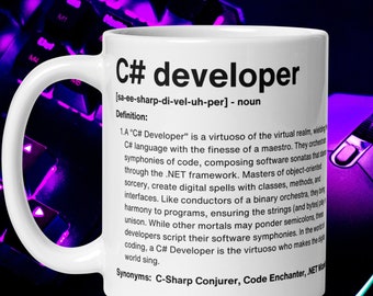 Puede incluir: Taza de cerámica blanca con un diseño en blanco y negro. La taza presenta una definición de un "desarrollador C#" con la pronunciación y los sinónimos. La taza es un gran regalo para cualquier programador C#.