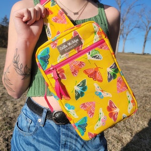 Sandhill Sling Crossbody in Ruby Star Society Melody Miller Flowerland Fluttering - Goldenrod