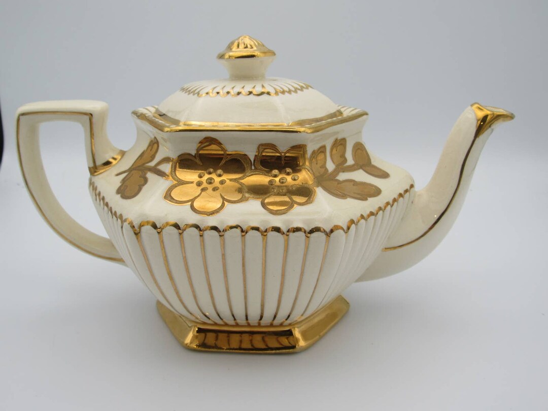 Lingard Porcelain Teapot White Gold Flowers 1940 Vintage Oxford lingard-porcelain-teapot-white-gold-flowers-1940-vintage-oxford