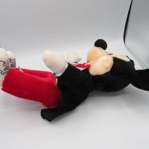 Peluche Mickey Mouse avec smoking Le Royaume magique sur glace de Walt Disney, vintage 1988 image 3