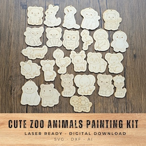 Può includere: Una collezione di ritagli di animali in legno, tra cui un orso, un canguro, una scimmia e un gufo. I ritagli marrone chiaro hanno un foro per appenderli. Il testo "CUTE ZOO ANIMALS PAINTING KIT" è in basso.