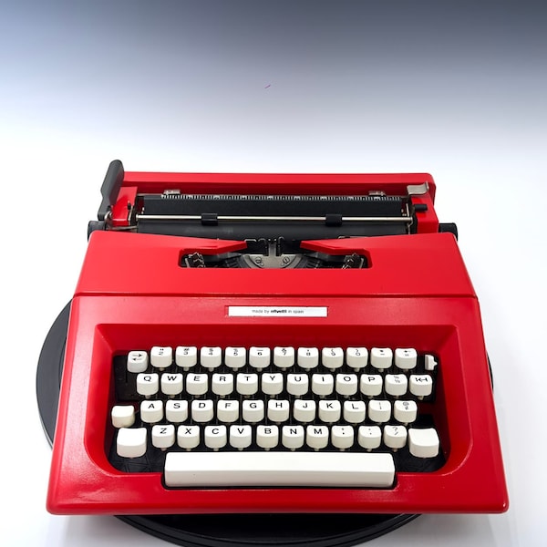 Vintage Olivetti Lettera 25 Typewriter