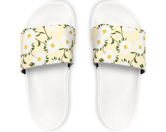 Damen-Slide-Sandalen mit verspielten gelben Gänseblümchen auf zartgelbem Hintergrund werden mit Sicherheit Ihre Lieblings-Slides