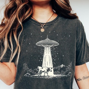 Vintage Cow Abduction Western UFO Shirt, Retro Cowboy UFO Western Aesthetic Graphic Shirt, ufo shirt,Vintage Funny Futuristic Cowboy T-Shirt