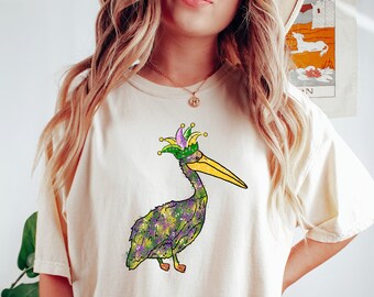 Mardi Gras Pelican Shirt, Watercolor Mardi Gras, NOLA Tee, Womens Mardi Gras Shirt,Beads Shirt,Louisiana Parade,Animal Lover,Pelican Shirt