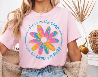 Concéntrese en lo bueno y lo bueno mejora. Camiseta boho hippie, camiseta de flores, camiseta de afirmaciones, camiseta inspiradora, camiseta de salud mental.