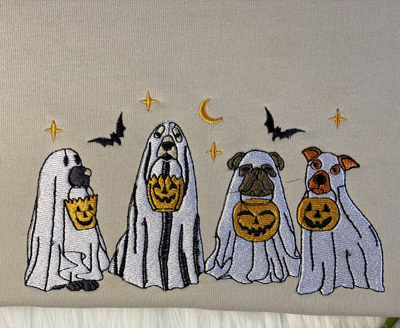 Broderad Halloween-tröja med spökhund bild 3