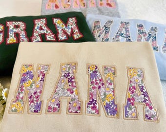 Sudadera con texto floral bordado personalizado: Regalo con nombre personalizado