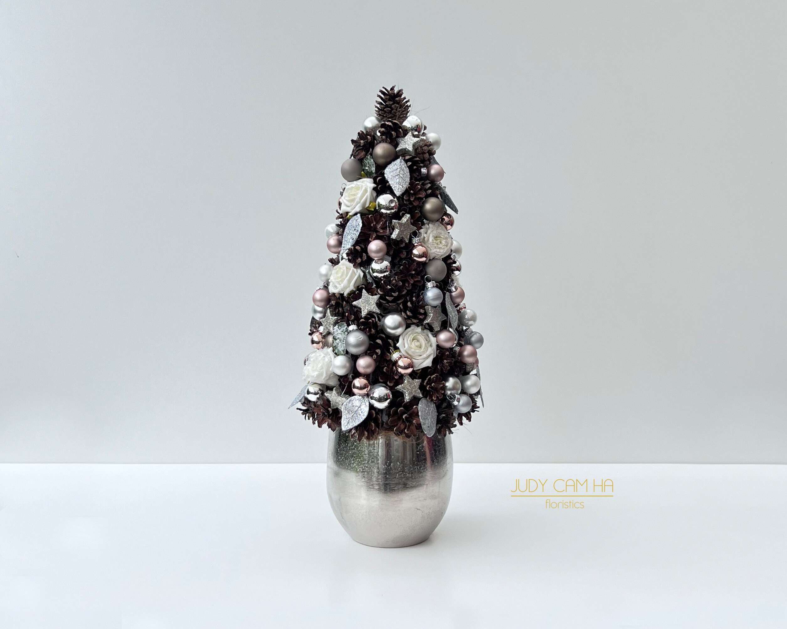 Table arrangement decoration Advent arrangement tree cones Home decor Home Living Christmas white/silver/antique pink/natural